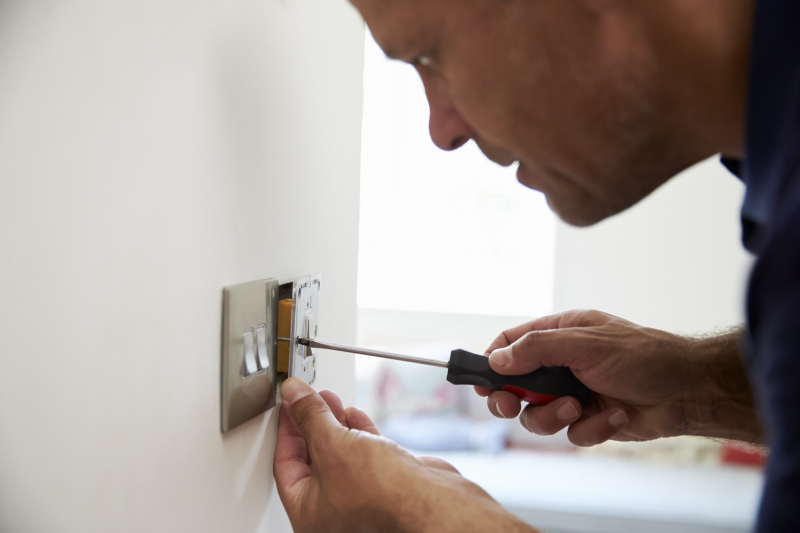 electrician-repairing-domestic-light-switch-PBG3ACR_DESIGN